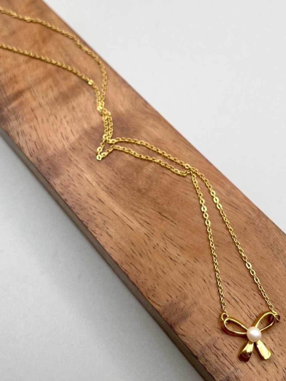 VTG Monet Gold Tone Bow Necklace Faux Pearl Ribbon Dainty Coquette Preppy Chic
